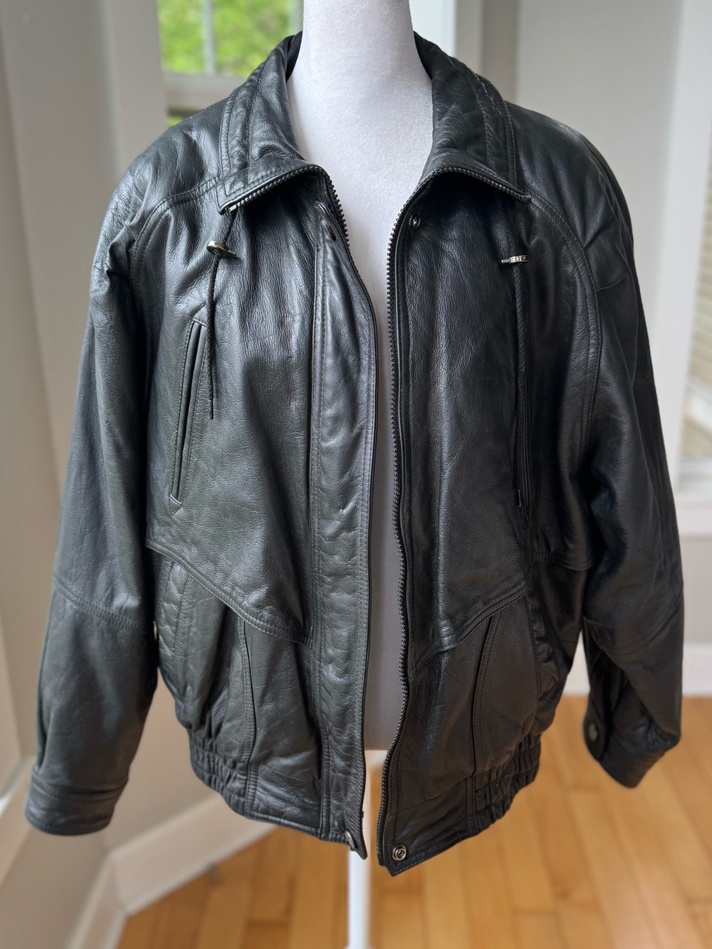 Vintage 80s 90s Wilson’s Leather Black Genuine Leather Bomber Jacket Sz Medium